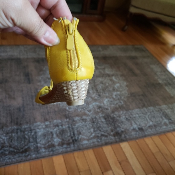 Sandals - Picture 2 of 4